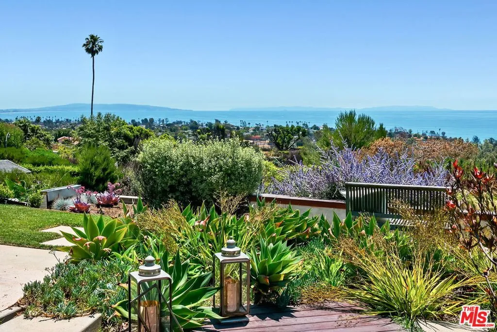 Pacific Palisades, California 90272, United States, 3 Bedrooms Bedrooms, ,3 BathroomsBathrooms,Residential,Active,191504
