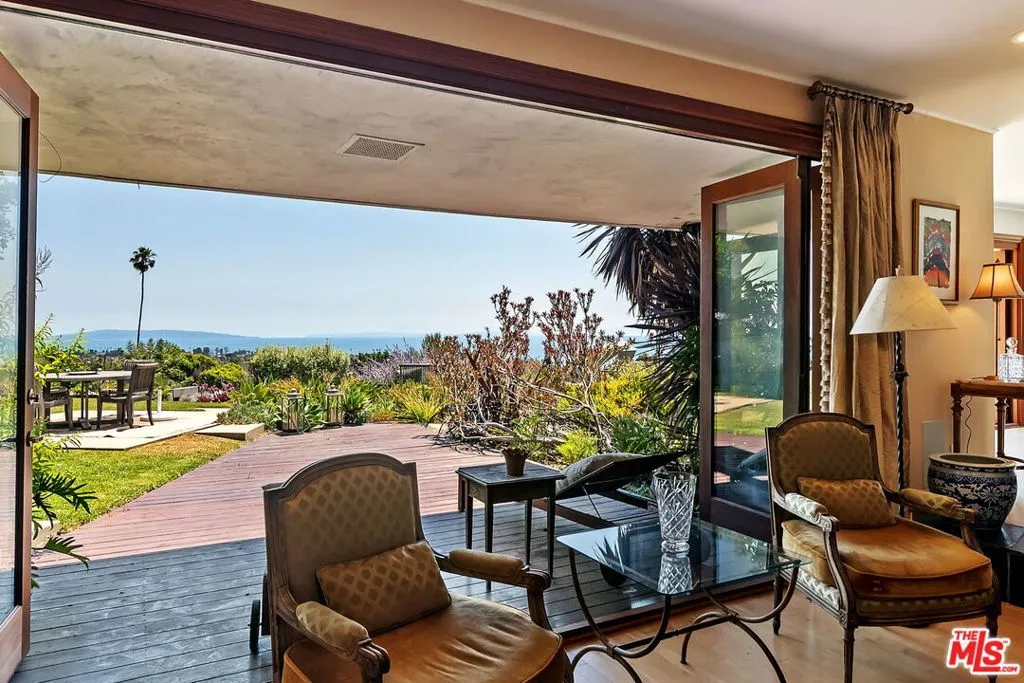 Pacific Palisades, California 90272, United States, 3 Bedrooms Bedrooms, ,3 BathroomsBathrooms,Residential,Active,191504