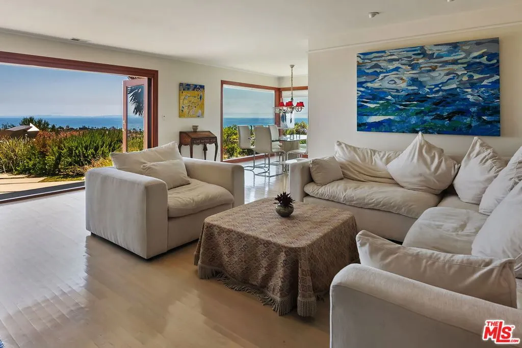 Pacific Palisades, California 90272, United States, 3 Bedrooms Bedrooms, ,3 BathroomsBathrooms,Residential,Active,191504