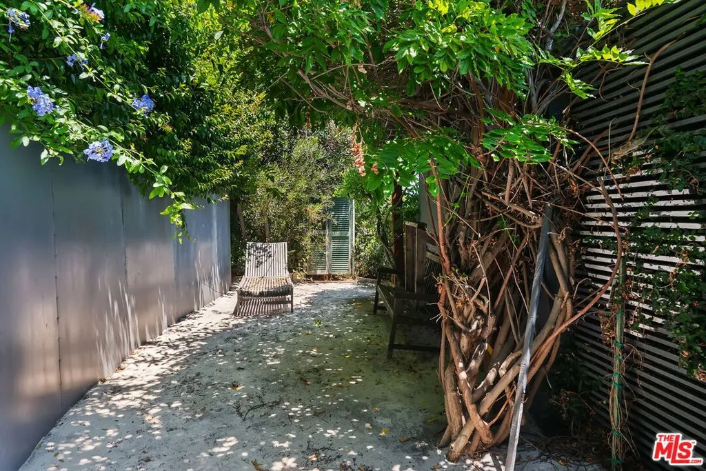 Pacific Palisades, California 90272, United States, 3 Bedrooms Bedrooms, ,3 BathroomsBathrooms,Residential,Active,191504