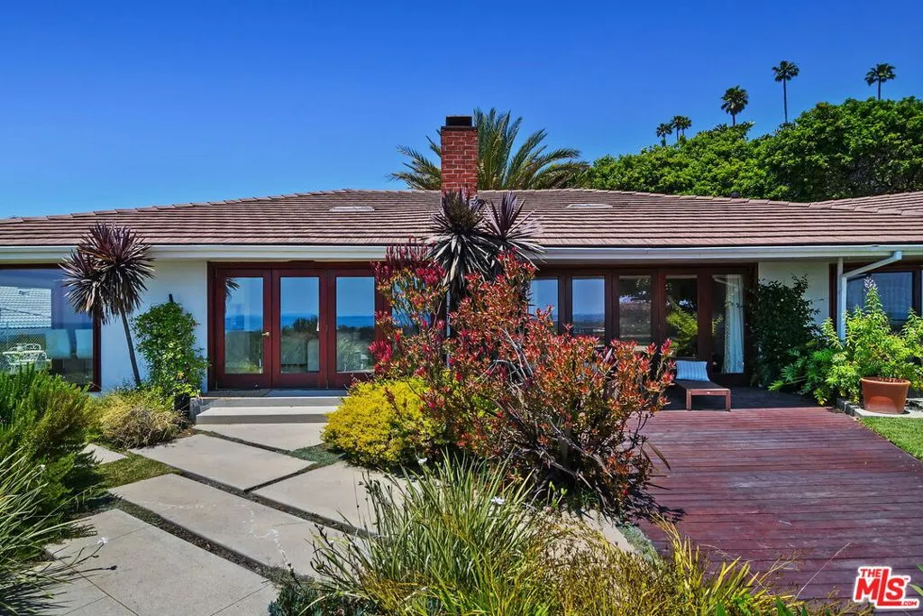 Pacific Palisades, California 90272, United States, 3 Bedrooms Bedrooms, ,3 BathroomsBathrooms,Residential,Active,191504