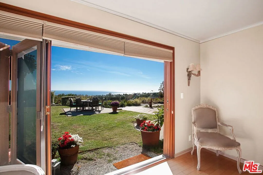 Pacific Palisades, California 90272, United States, 3 Bedrooms Bedrooms, ,3 BathroomsBathrooms,Residential,Active,191504