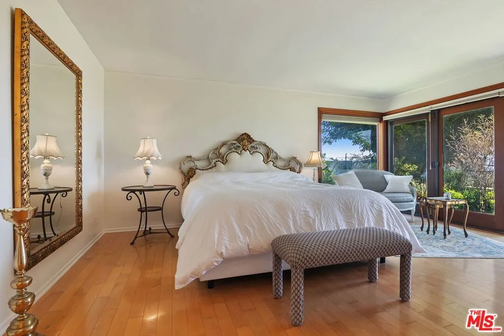 Pacific Palisades, California 90272, United States, 3 Bedrooms Bedrooms, ,3 BathroomsBathrooms,Residential,Active,191504