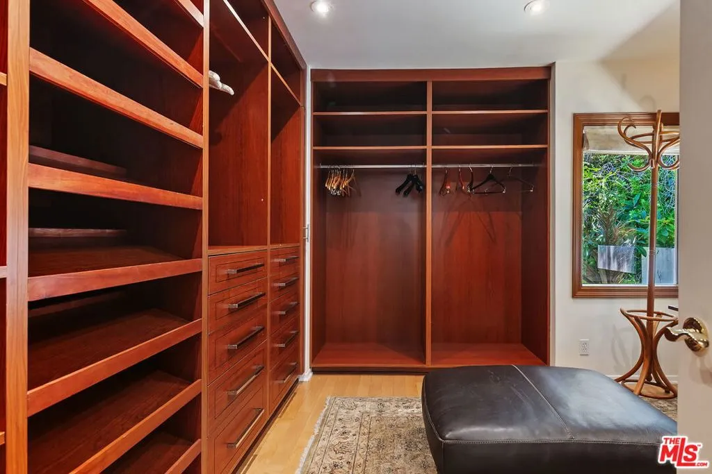 Pacific Palisades, California 90272, United States, 3 Bedrooms Bedrooms, ,3 BathroomsBathrooms,Residential,Active,191504