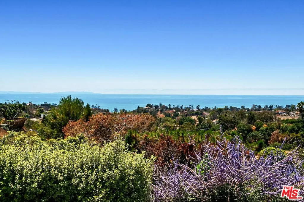 Pacific Palisades, California 90272, United States, 3 Bedrooms Bedrooms, ,3 BathroomsBathrooms,Residential,Active,191504