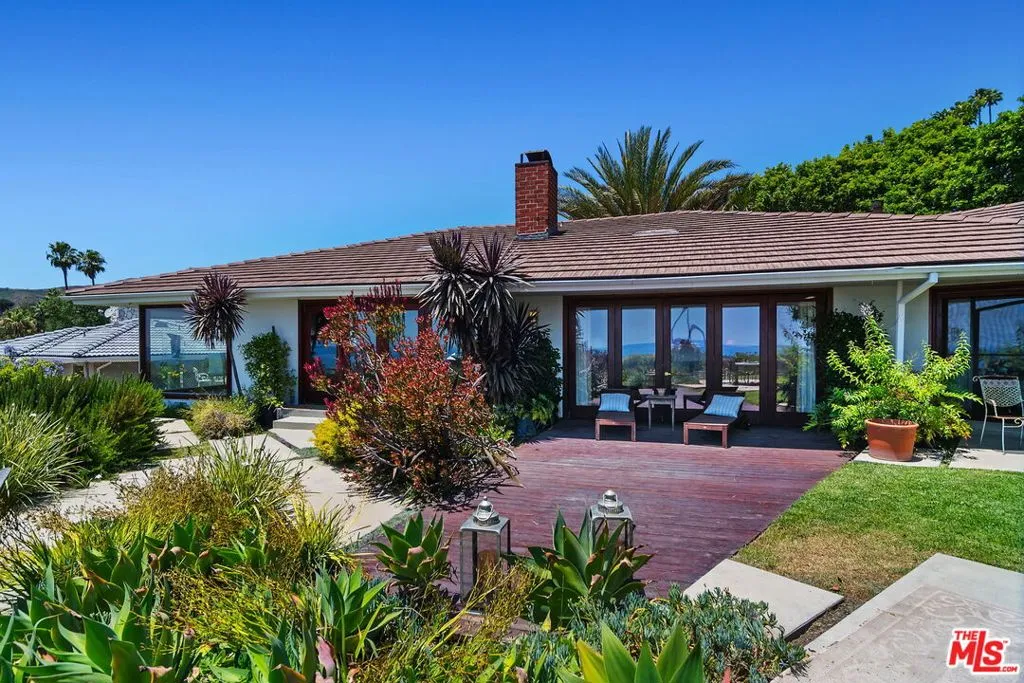 Pacific Palisades, California 90272, United States, 3 Bedrooms Bedrooms, ,3 BathroomsBathrooms,Residential,Active,191504