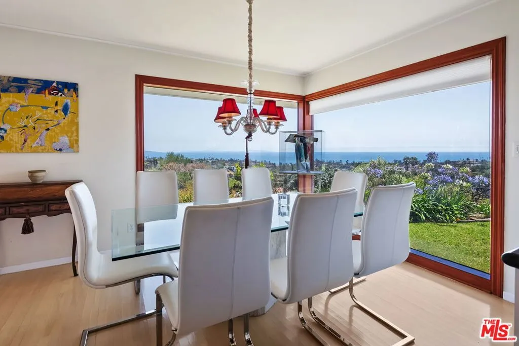 Pacific Palisades, California 90272, United States, 3 Bedrooms Bedrooms, ,3 BathroomsBathrooms,Residential,Active,191504