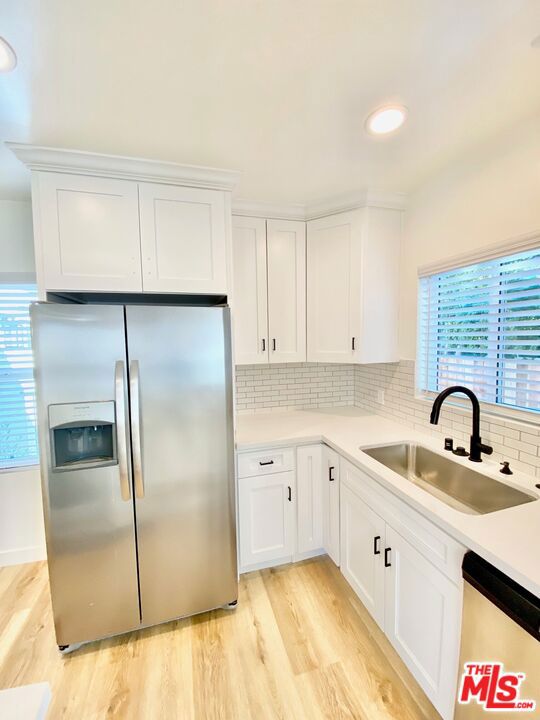 5222 5220 Whitsett Avenue 2