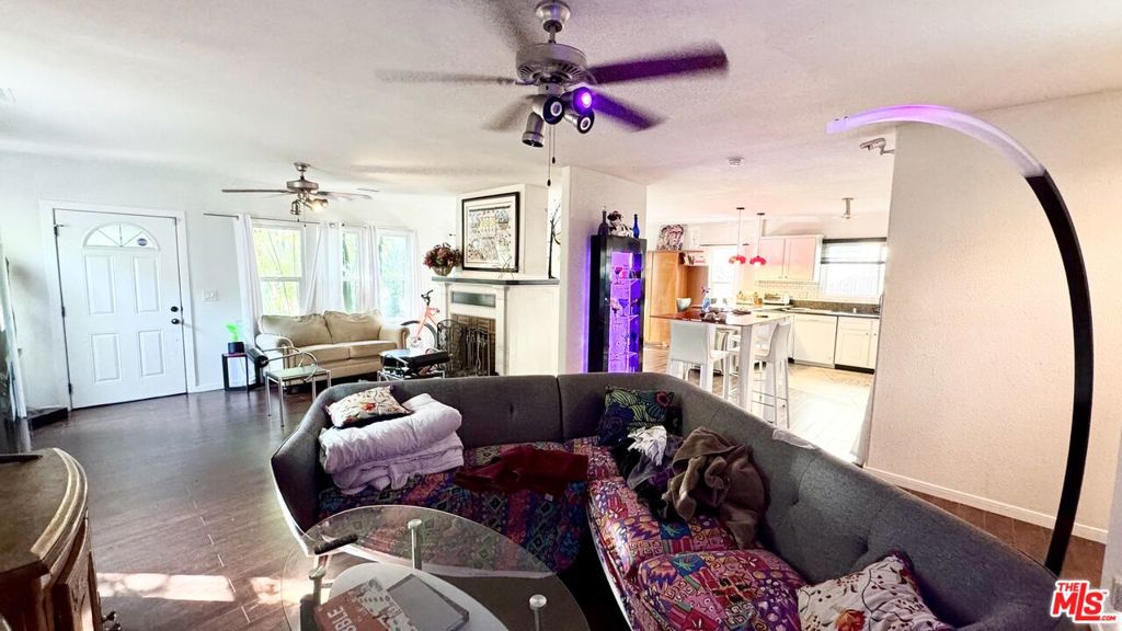 800 N Hobart Boulevard