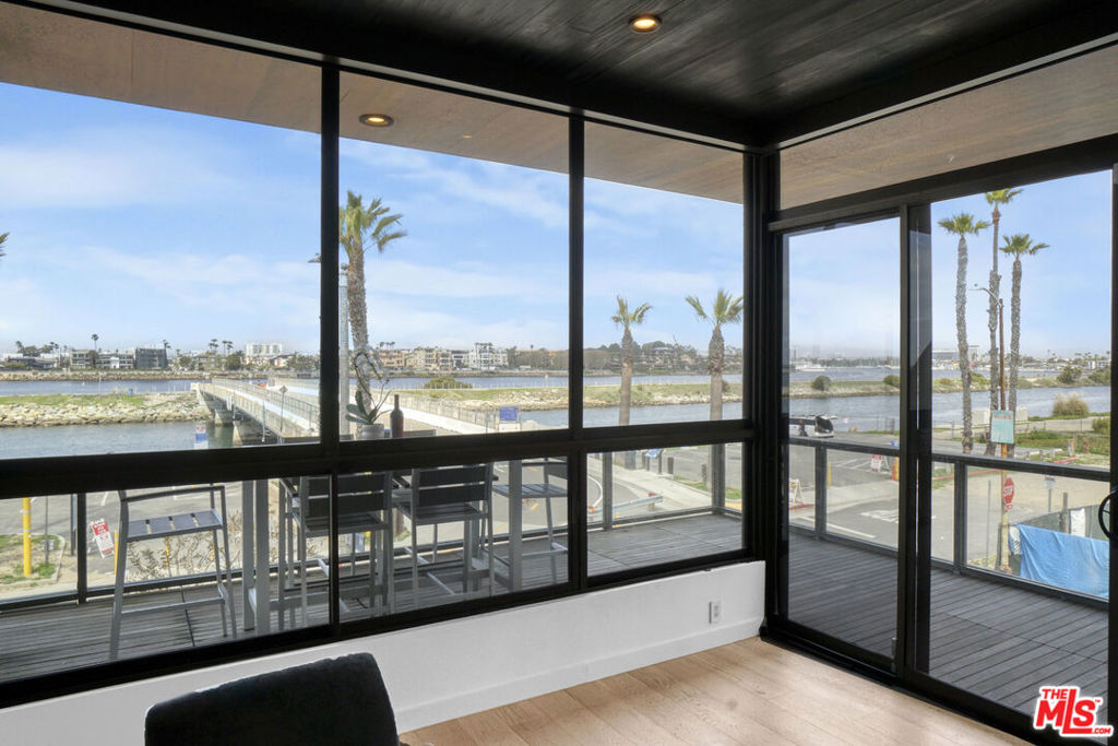 6209 Pacific Avenue 201