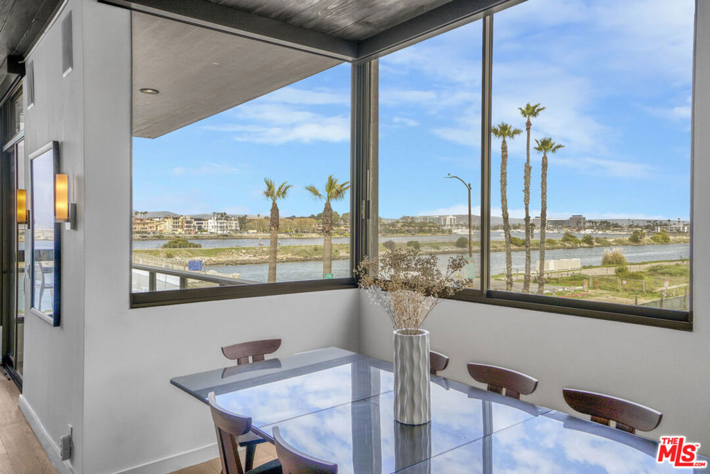 6209 Pacific Avenue 201