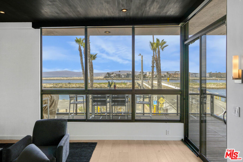 6209 Pacific Avenue 201