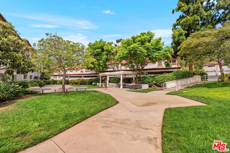 501 Palisades Drive 207