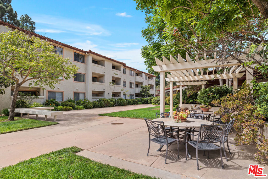 501 Palisades Drive 207