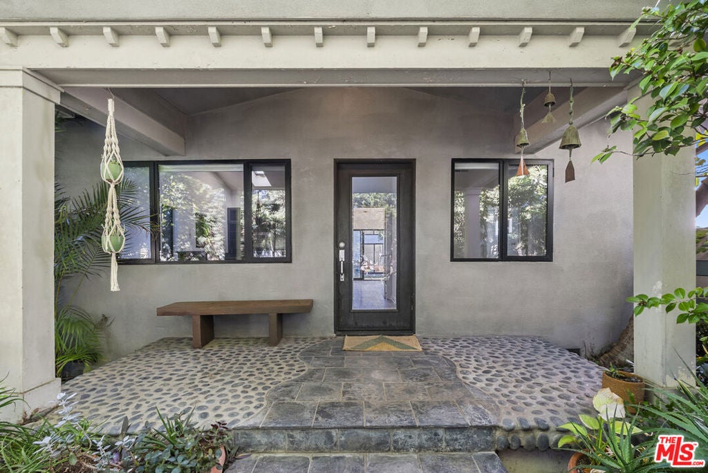 629 Crestmoore Place