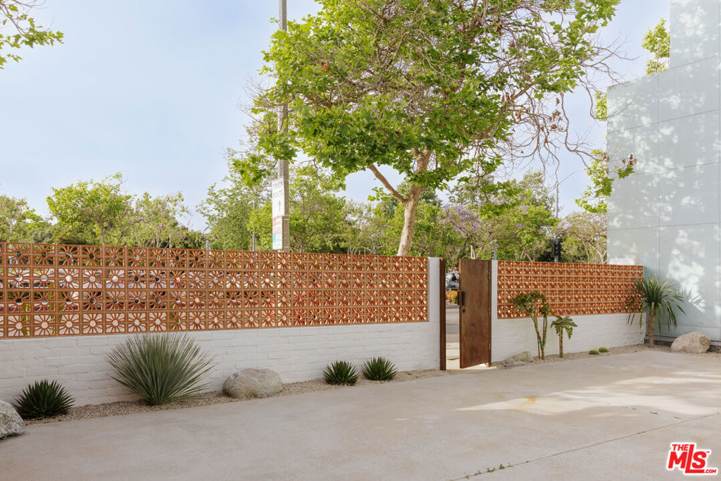 2218 Pico Boulevard