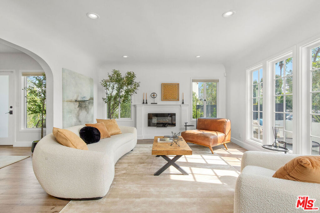 821 S Cloverdale Avenue