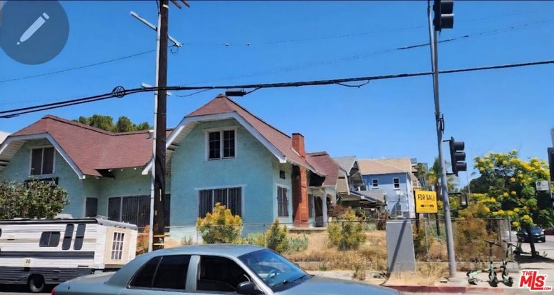 869 Irolo Street