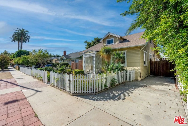 2421 Glyndon Avenue