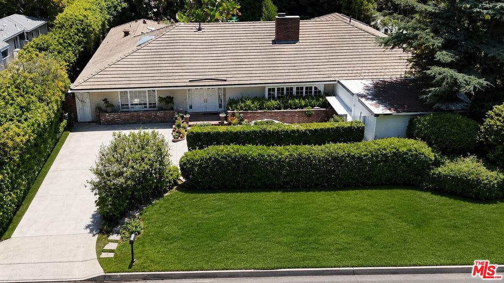 1902 Coldwater Canyon Drive