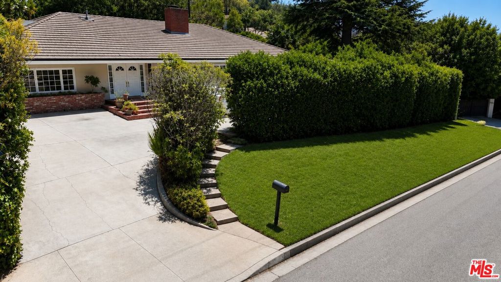 1902 Coldwater Canyon Drive