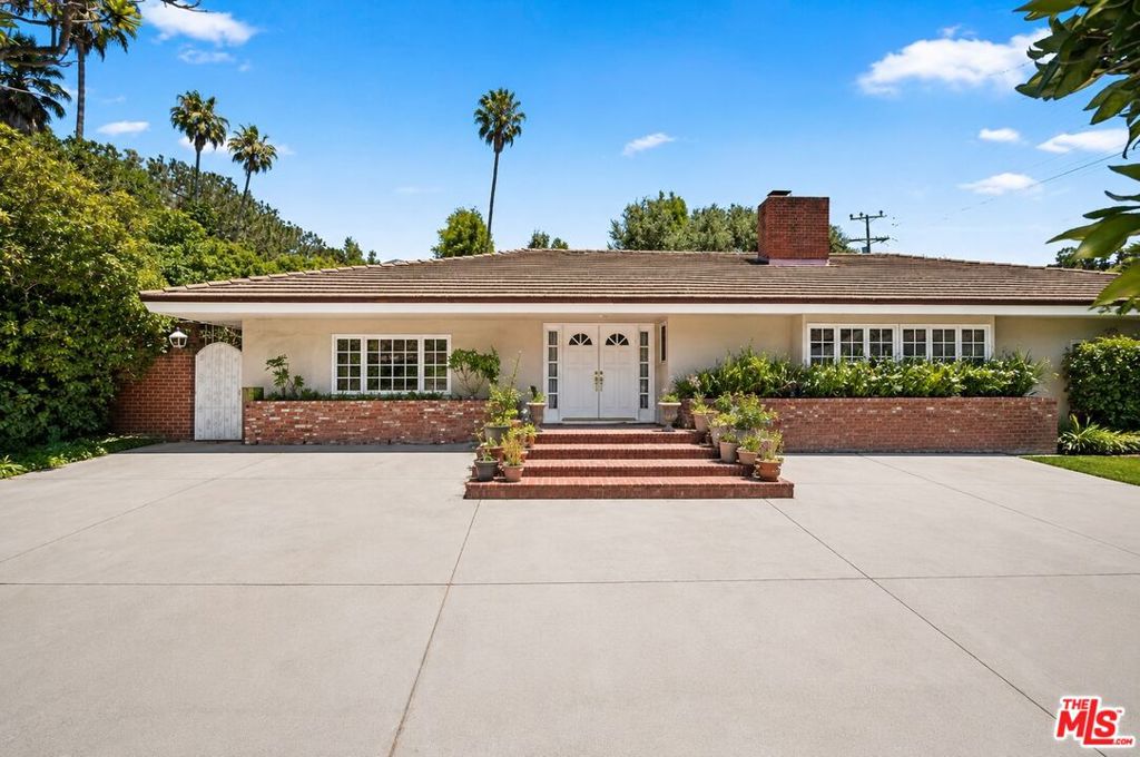 1902 Coldwater Canyon Drive