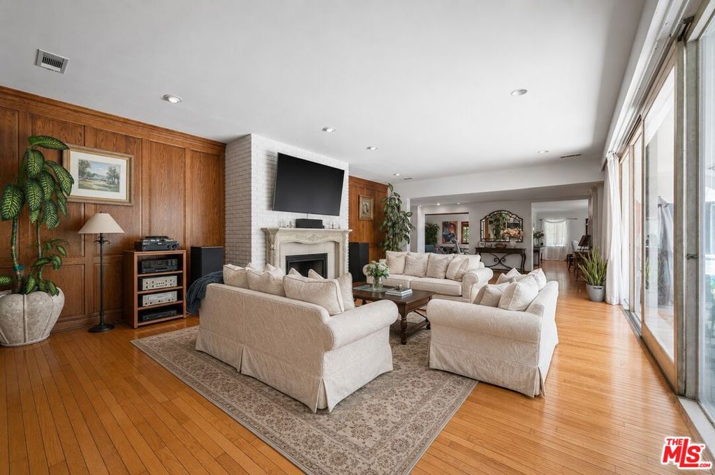 1902 Coldwater Canyon Drive