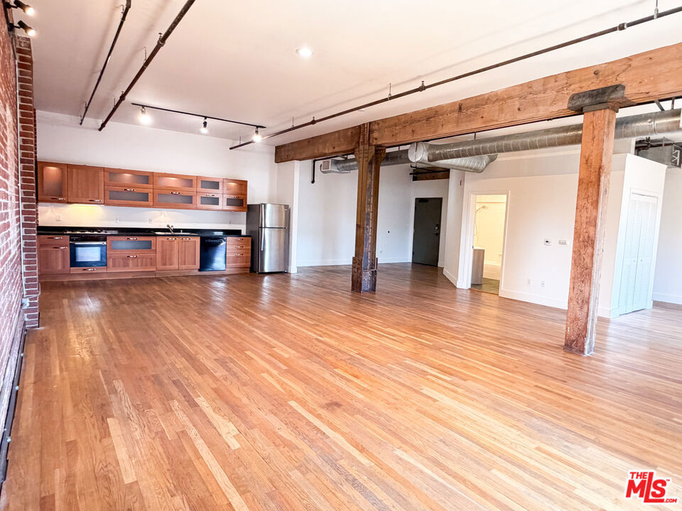 215 S Santa Fe Avenue 4