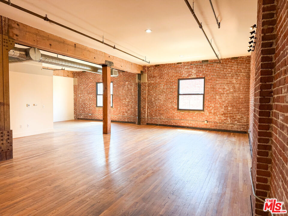 215 S Santa Fe Avenue 4