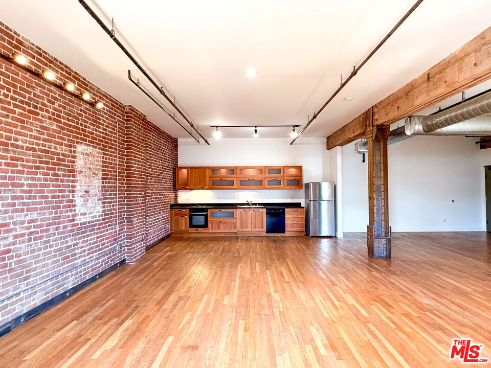215 S Santa Fe Avenue 4