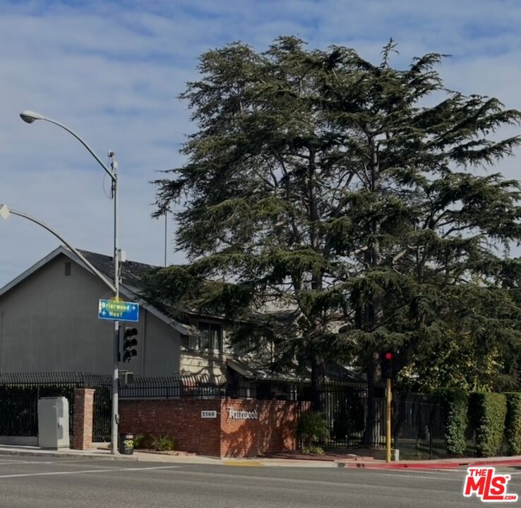 3500 W Manchester Boulevard 433