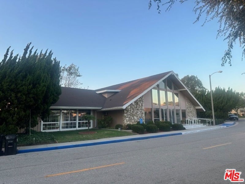 3500 W Manchester Boulevard 433