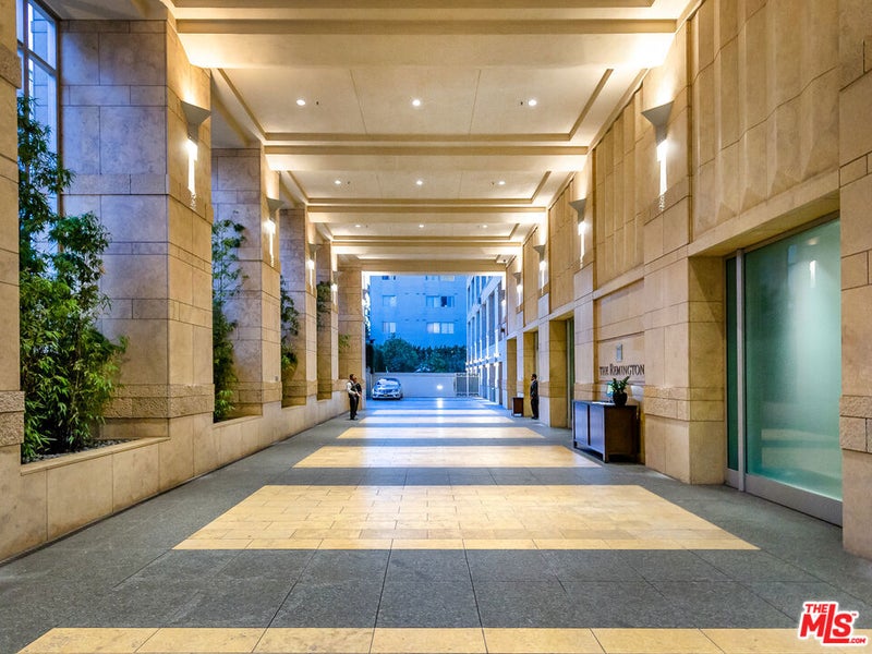 10727 Wilshire Boulevard 404