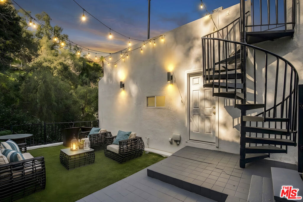 4112 Vanetta Place