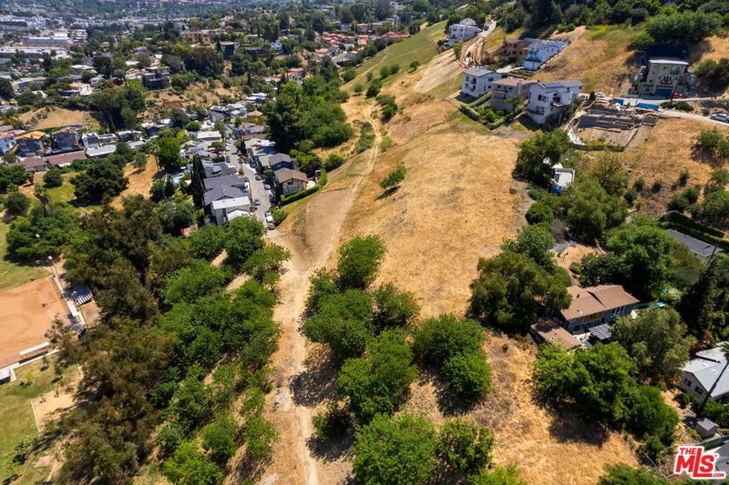 3586 N Mimosa Drive