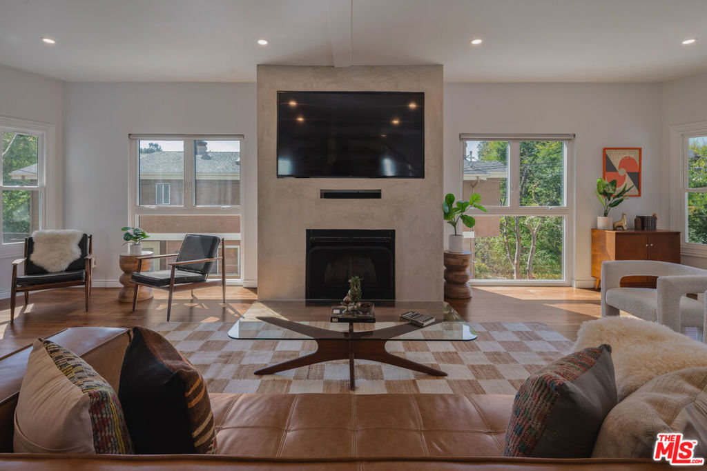 1096 Oban Drive
