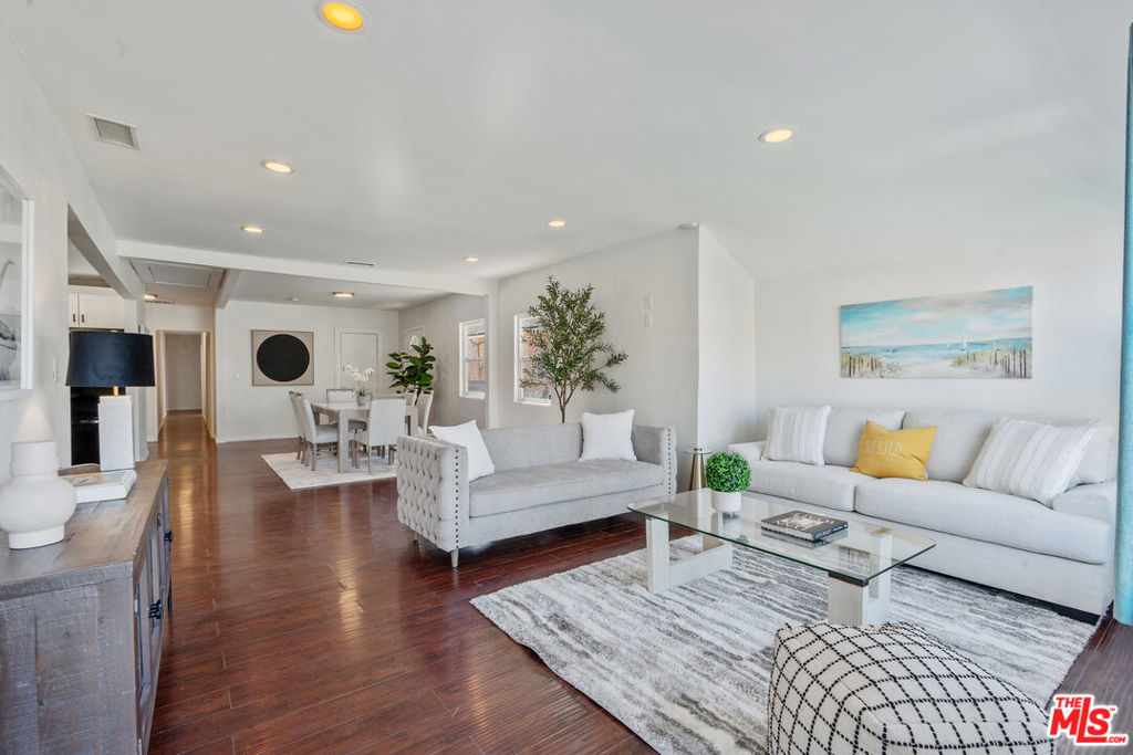 5314 S Victoria Avenue