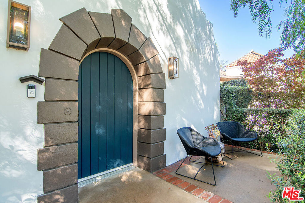 501 N Cahuenga Boulevard