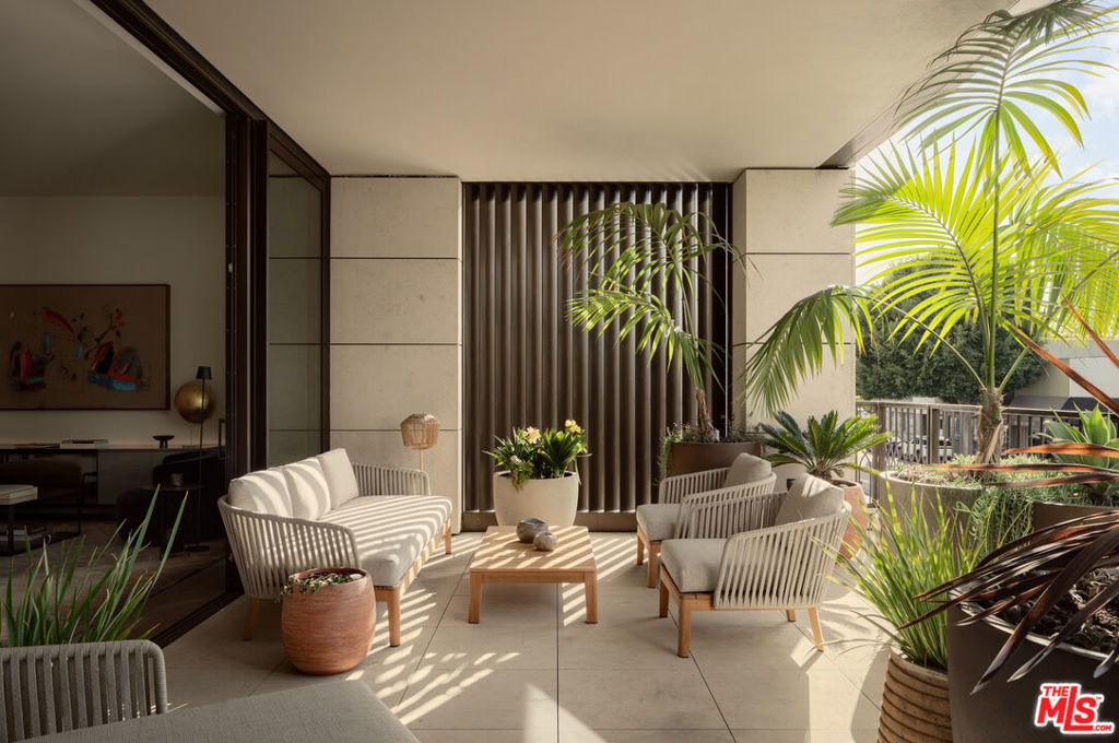 9900 S Santa Monica Boulevard 2D