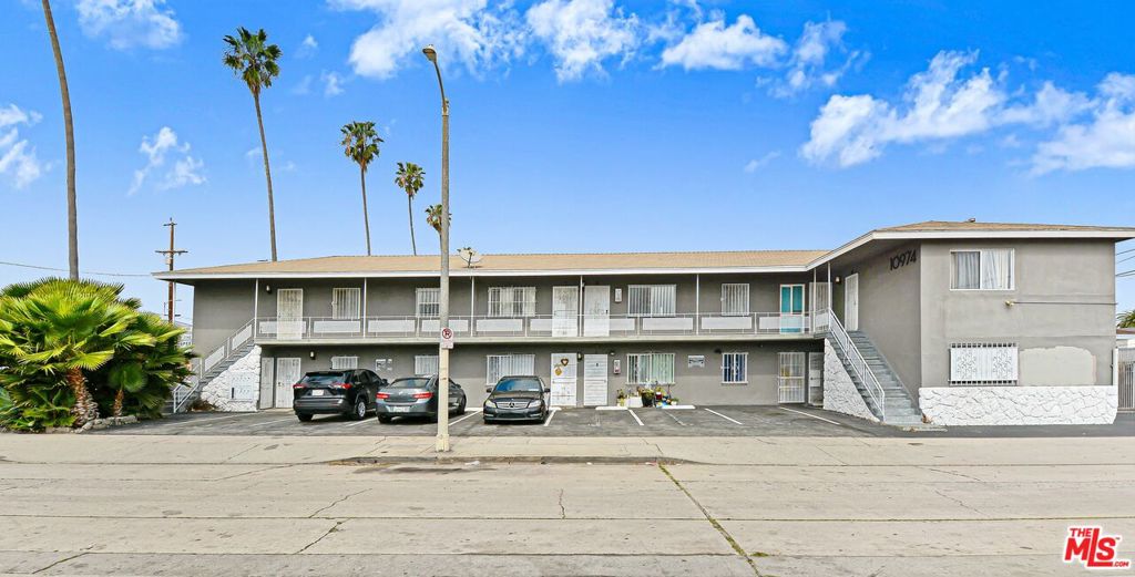 10974 S Figueroa Street
