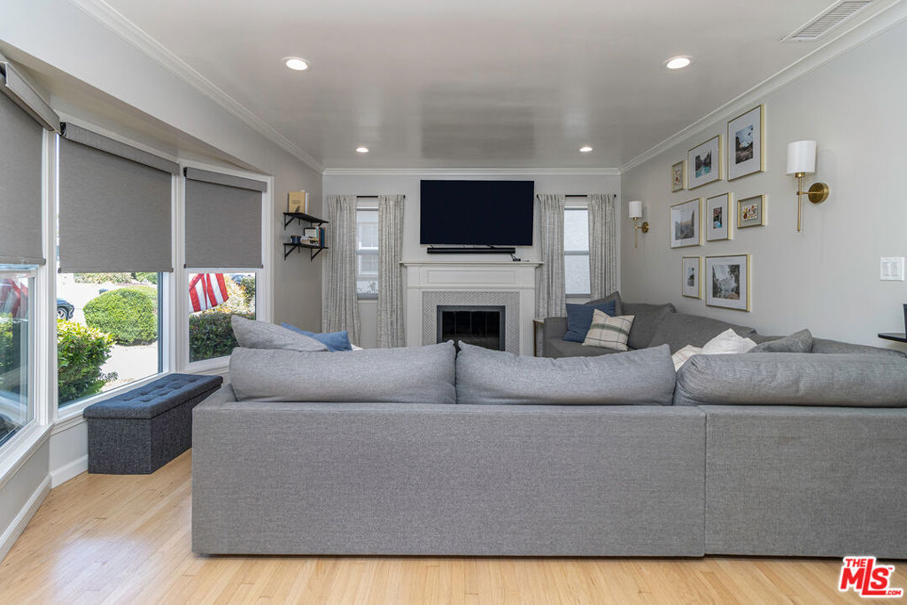 3022 S Beverly Drive