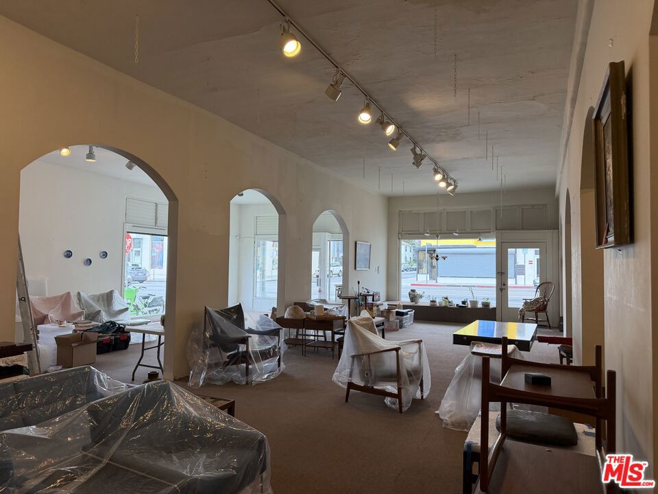 7974 Melrose Avenue 7978