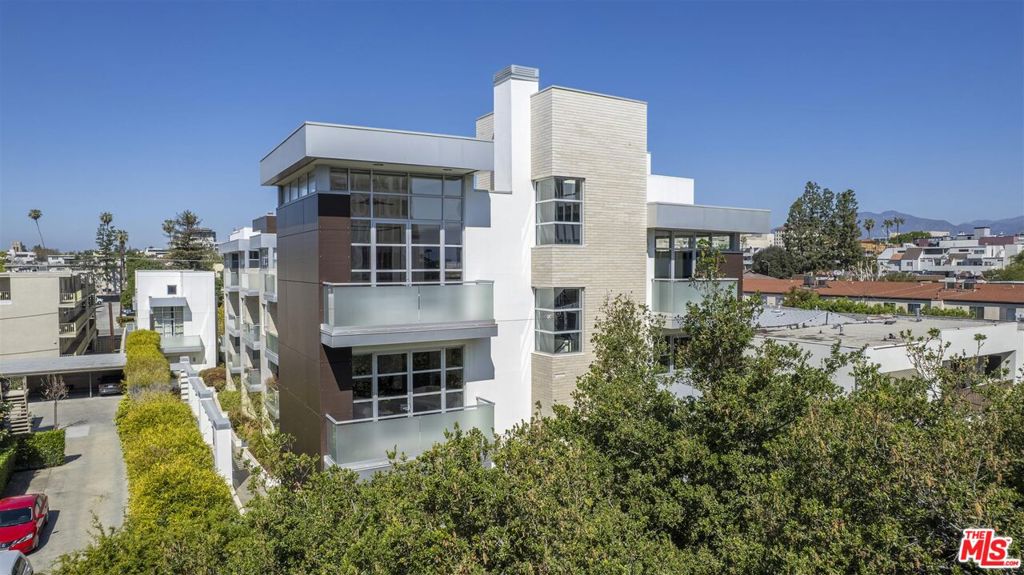 Properties 3 257 S Hudson Avenue 301