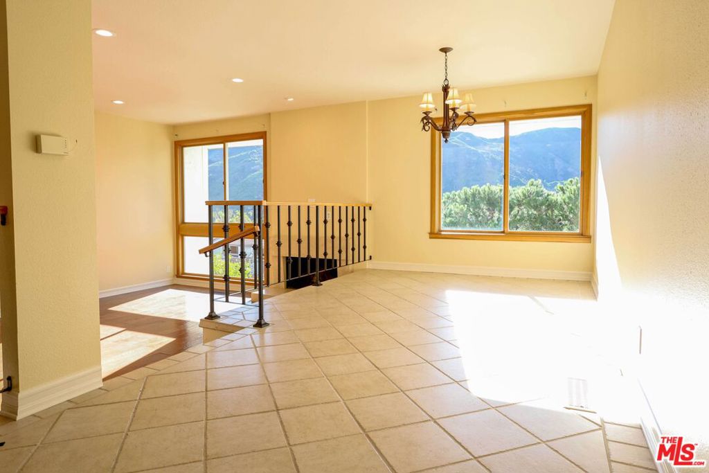 17097 Palisades Circle