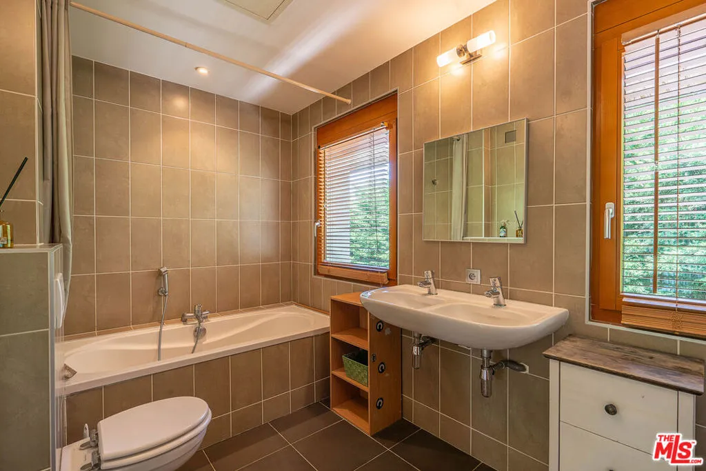 74140, United States, 5 Bedrooms Bedrooms, ,3 BathroomsBathrooms,Residential,Active,163163