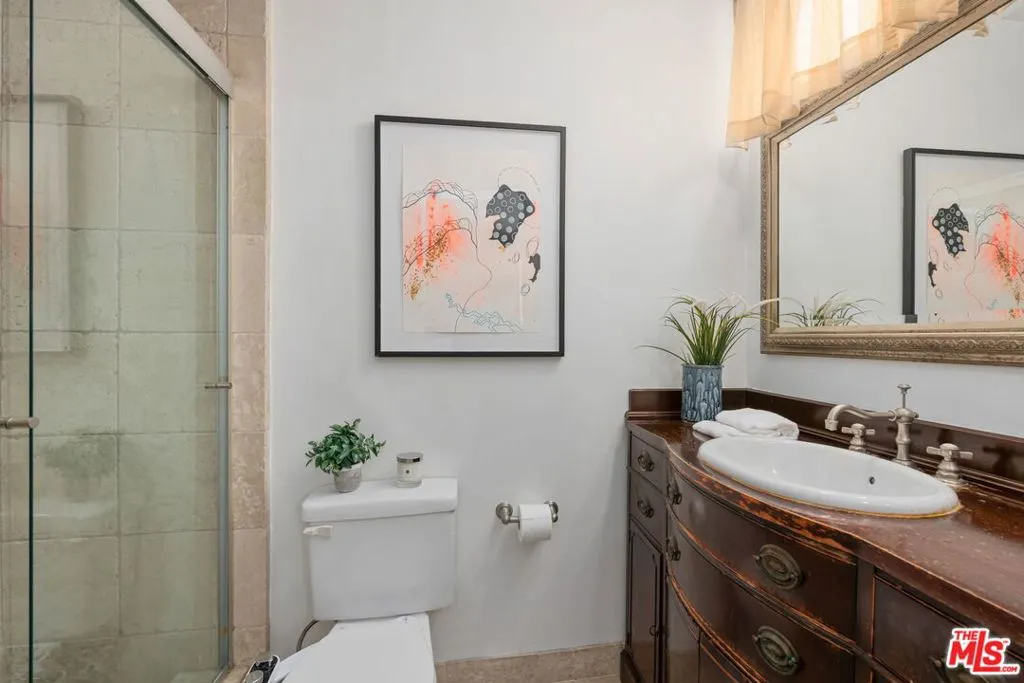 Santa Monica, California 90403, United States, 2 Bedrooms Bedrooms, ,2 BathroomsBathrooms,Residential,Active,151608