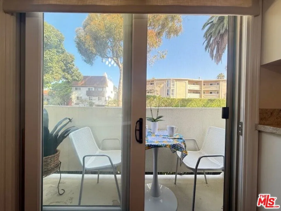 Santa Monica, California 90403, United States, 2 Bedrooms Bedrooms, ,2 BathroomsBathrooms,Residential,Active,151608