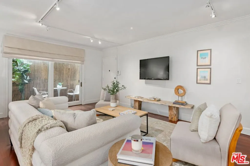 Santa Monica, California 90403, United States, 2 Bedrooms Bedrooms, ,2 BathroomsBathrooms,Residential,Active,151608