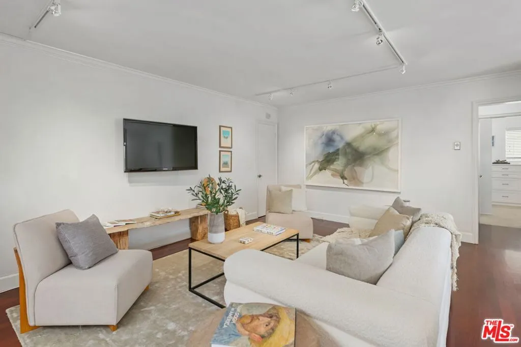 Santa Monica, California 90403, United States, 2 Bedrooms Bedrooms, ,2 BathroomsBathrooms,Residential,Active,151608