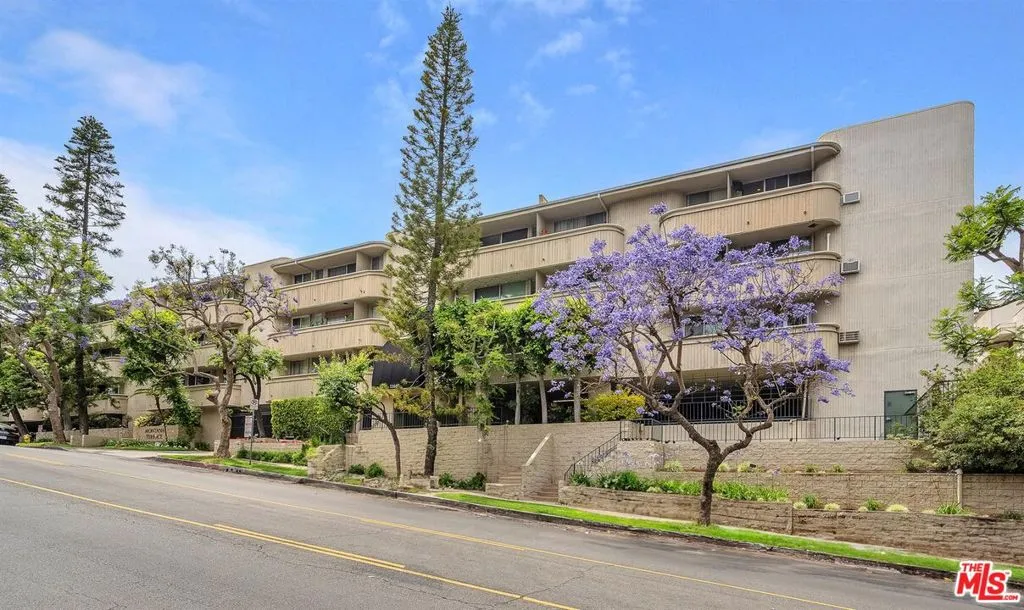 Los Angeles, California 90049, United States, 2 Bedrooms Bedrooms, ,1 BathroomBathrooms,Residential,Active,186953